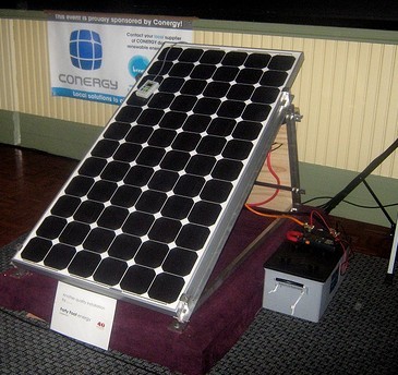 Cómo almacenar la electricidad generada por energía solar para usarla por la noche€
€
