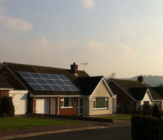Comprador tenga cuidado ya que los instaladores solares deshonestos reclaman una tarifa de alimentación de 43,3p€
€