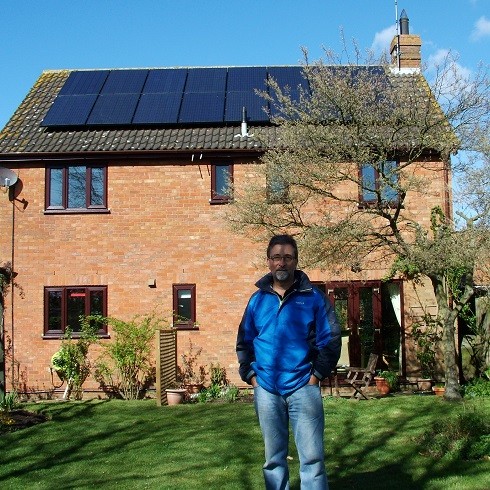 Paneles solares y tarifas de alimentación: hacer que la energía solar sea rentable mientras brilla el sol€
€