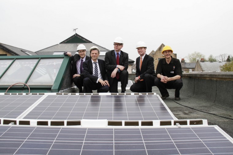 Se debe mantener la energía solar pequeña para cumplir con los objetivos de la estrategia solar€
€